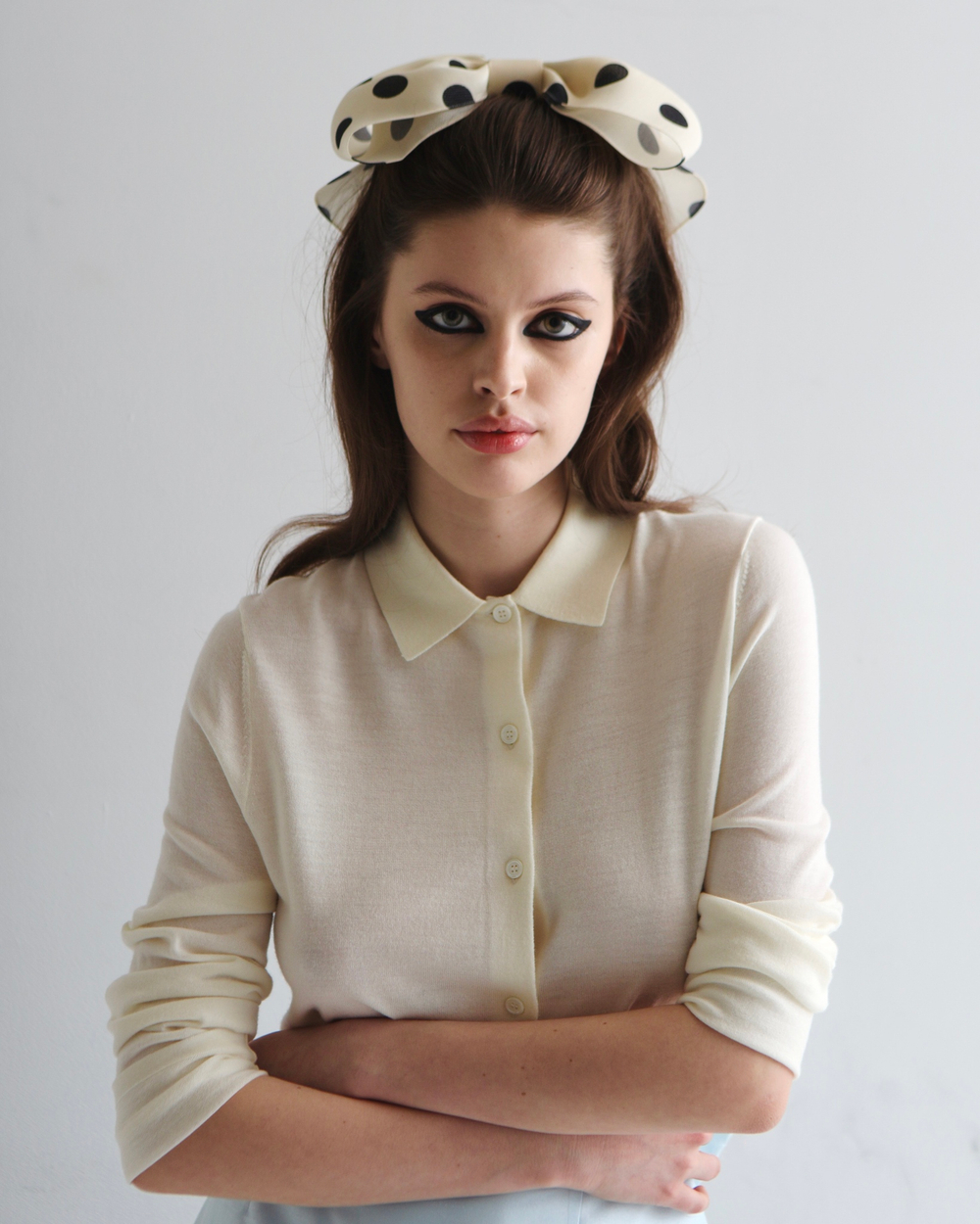 Молочный бант из органзы в горошек