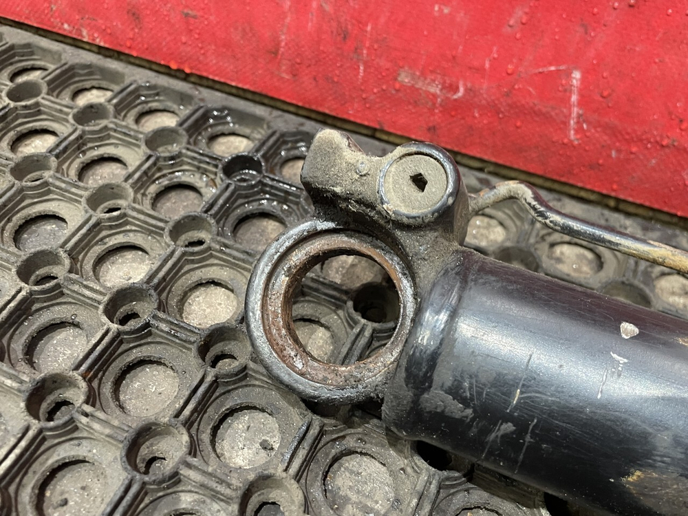 Цилиндр подъема кабины