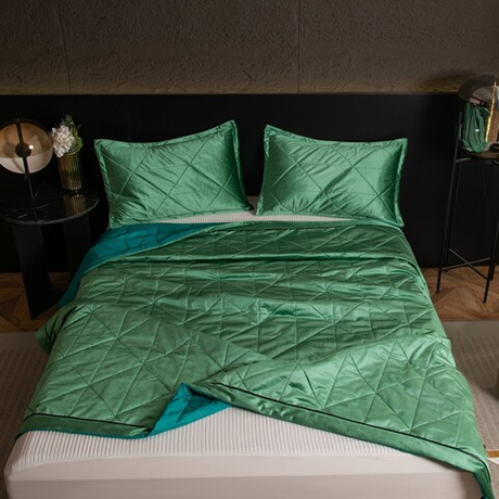 Велюровое покрывало в клетку с наволочками OVL049