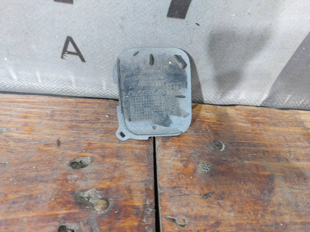 Заглушка буксировочного крюка Volvo XC90 2 14-нв Б/У Оригинал 31353391