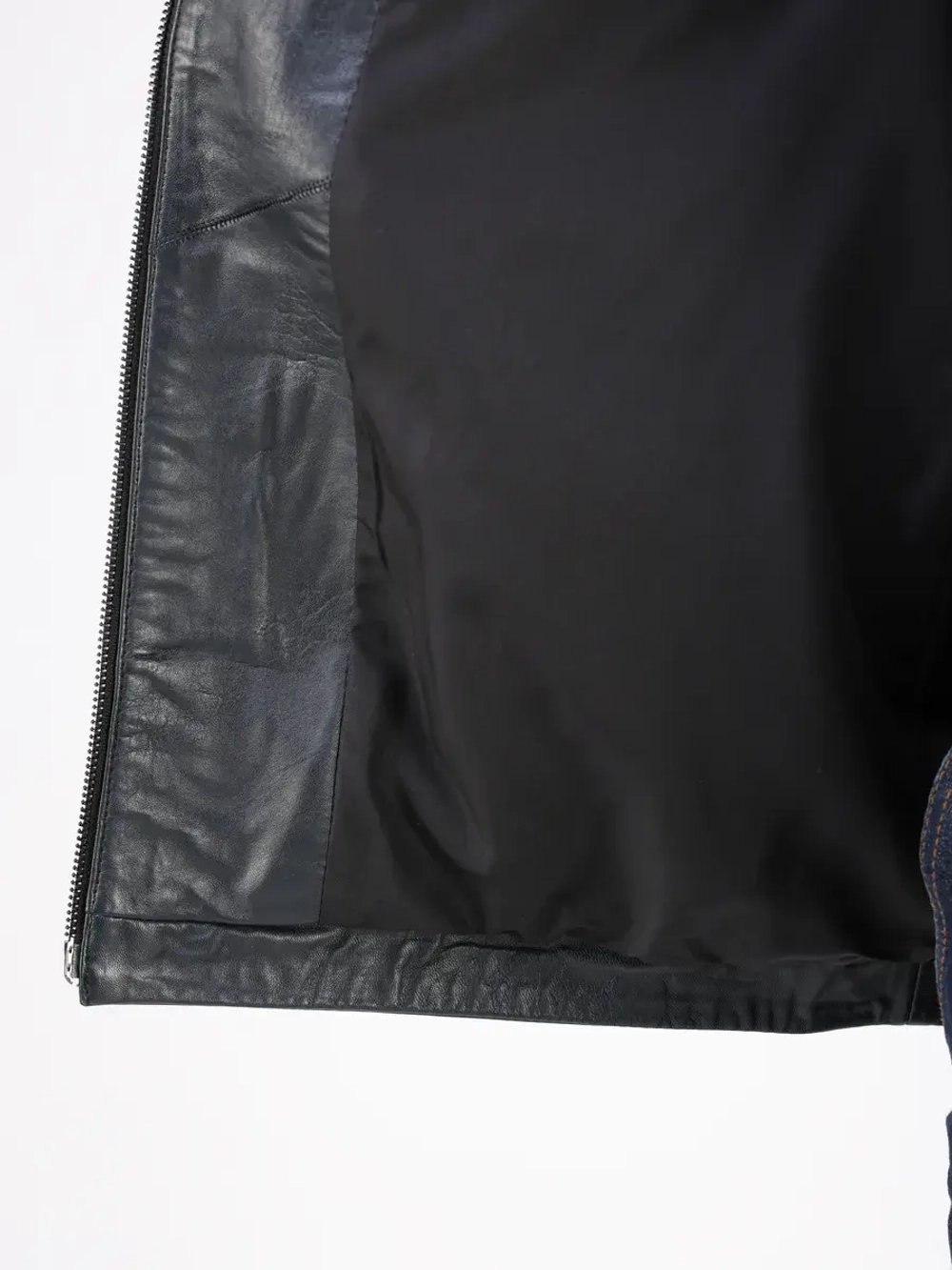 Кожаная куртка демисезонная с капюшоном