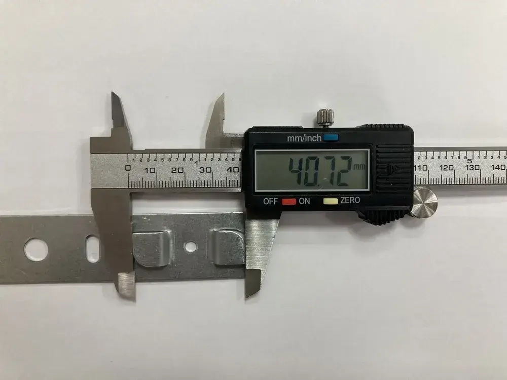 Анкерная пластина для окон пвх REHAU, 10 шт, длина 150 мм, толщина 1,5 мм. Подходит для окон Рехау Брусбокс Грюндер Ричмонт Монблан MELKE Мелке Калева