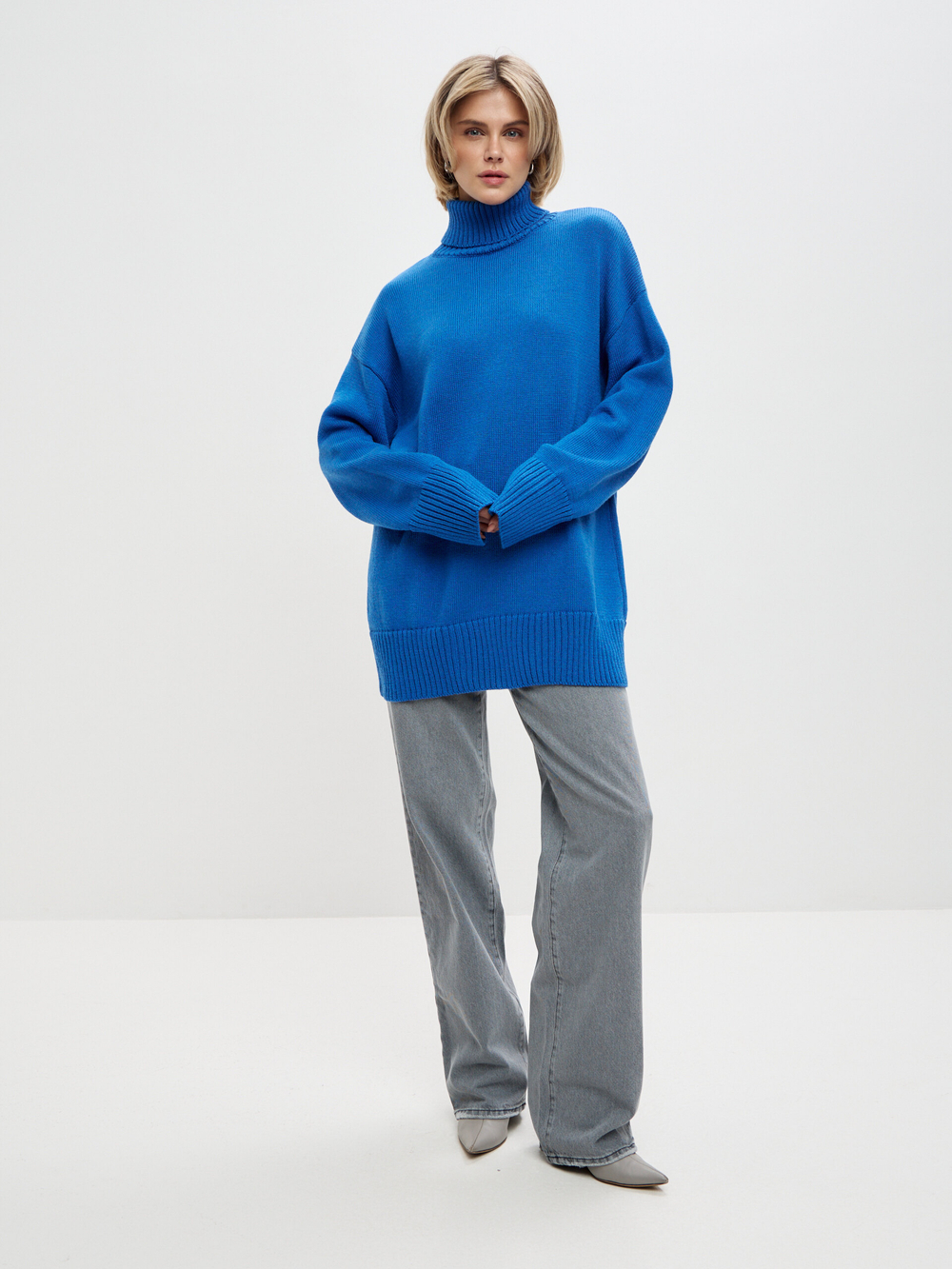 Свитер в цвете электрик