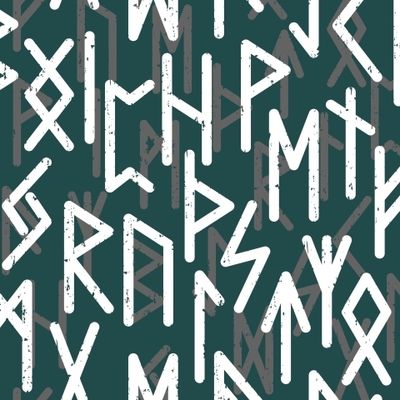 РУНЫ НА ИЗУМРУДНОМ ФОНЕ