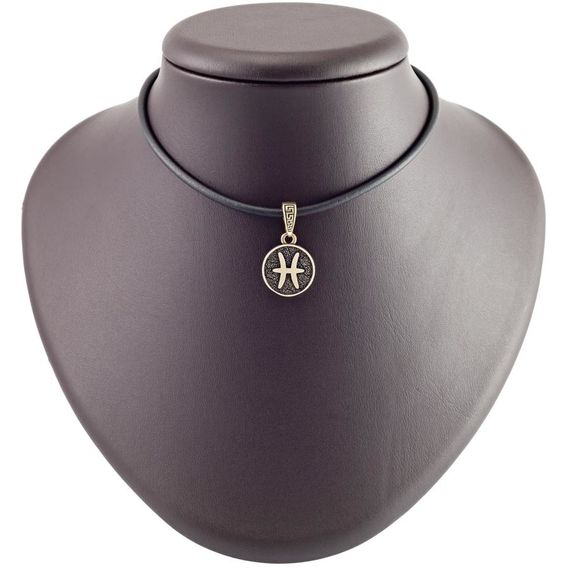 Фото знака зодиака рыбы из бронзы на постаменте.