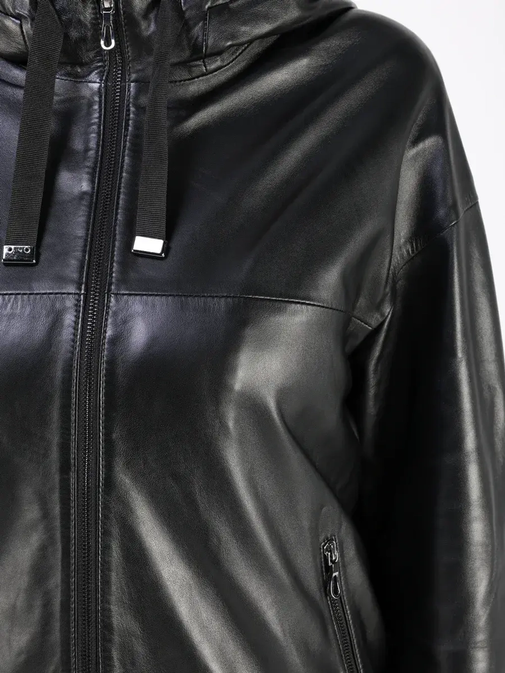 Кожаная куртка демисезонная с капюшоном короткая