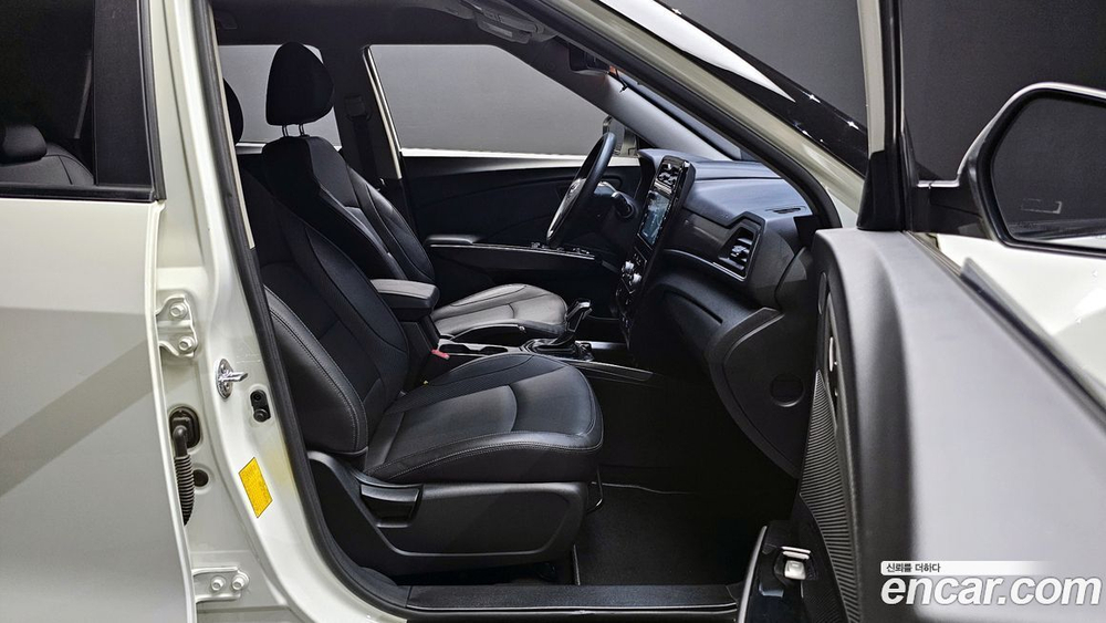KG Mobility (Ssangyong) Very New Tivoli Бензин 1.5 2WD (05.2020)