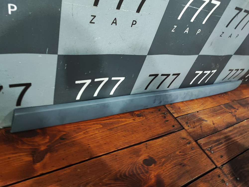 Молдинг двери передней левой Opel Corsa D Новый Оригинал 13270136