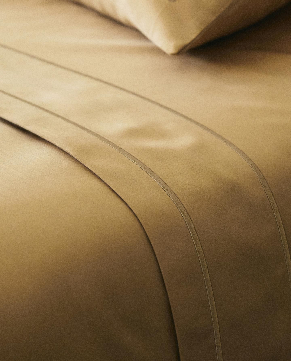 Zara Home - Атласная простыня с двойным декоративным подолом, бежевый, 290x280 см