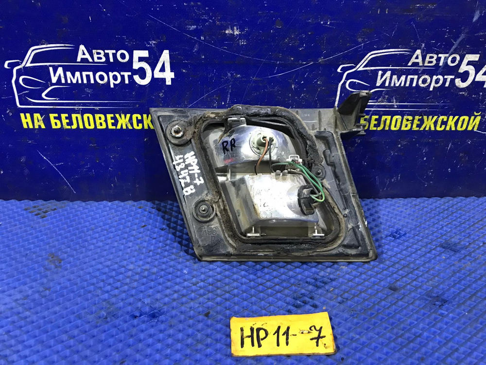 Вставка багажника правая NISSAN PRIMERA 1998