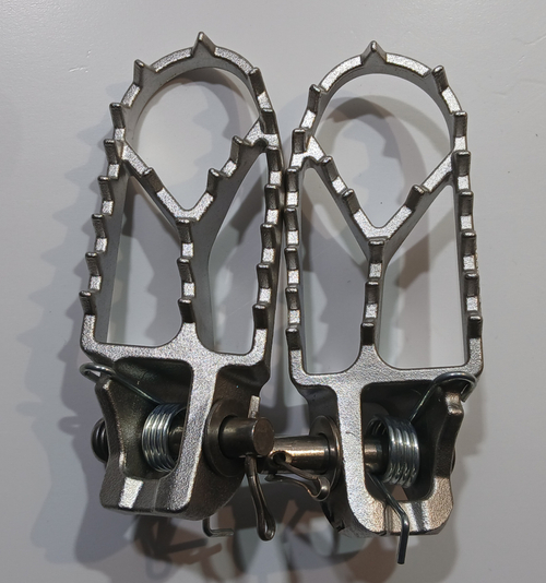 Подножки водительские (пара) Мотоцикл Kews K16