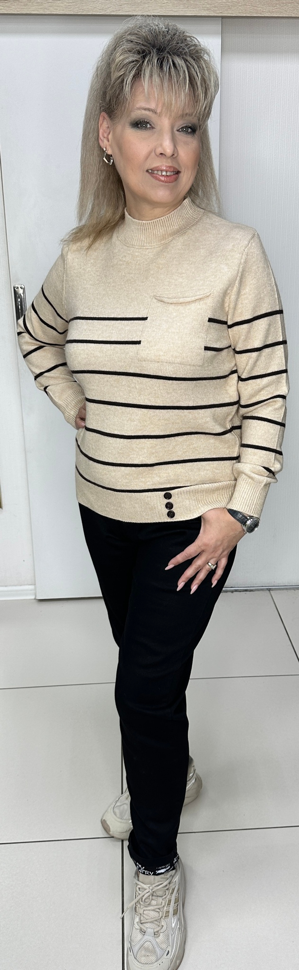 Джемпер бежевый с полоской