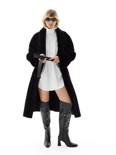 Двусторонняя дубленка шоколадного цвета с поясом