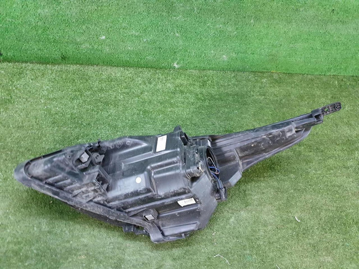 Битая Фара правая Kia Rio 4 (2020-н.в.) галоген