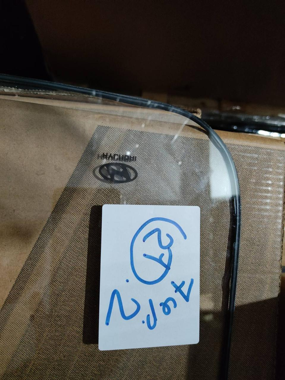 Стекло верхней двери (форточка) на Hyundai R210LC7