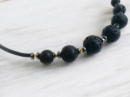 Комплект украшений из вулканической лавы и гематита с позолотой "Дыхание Земли"