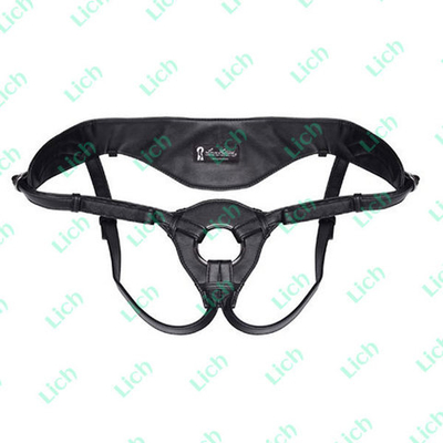 Черные трусики для страпона из патентованной кожи