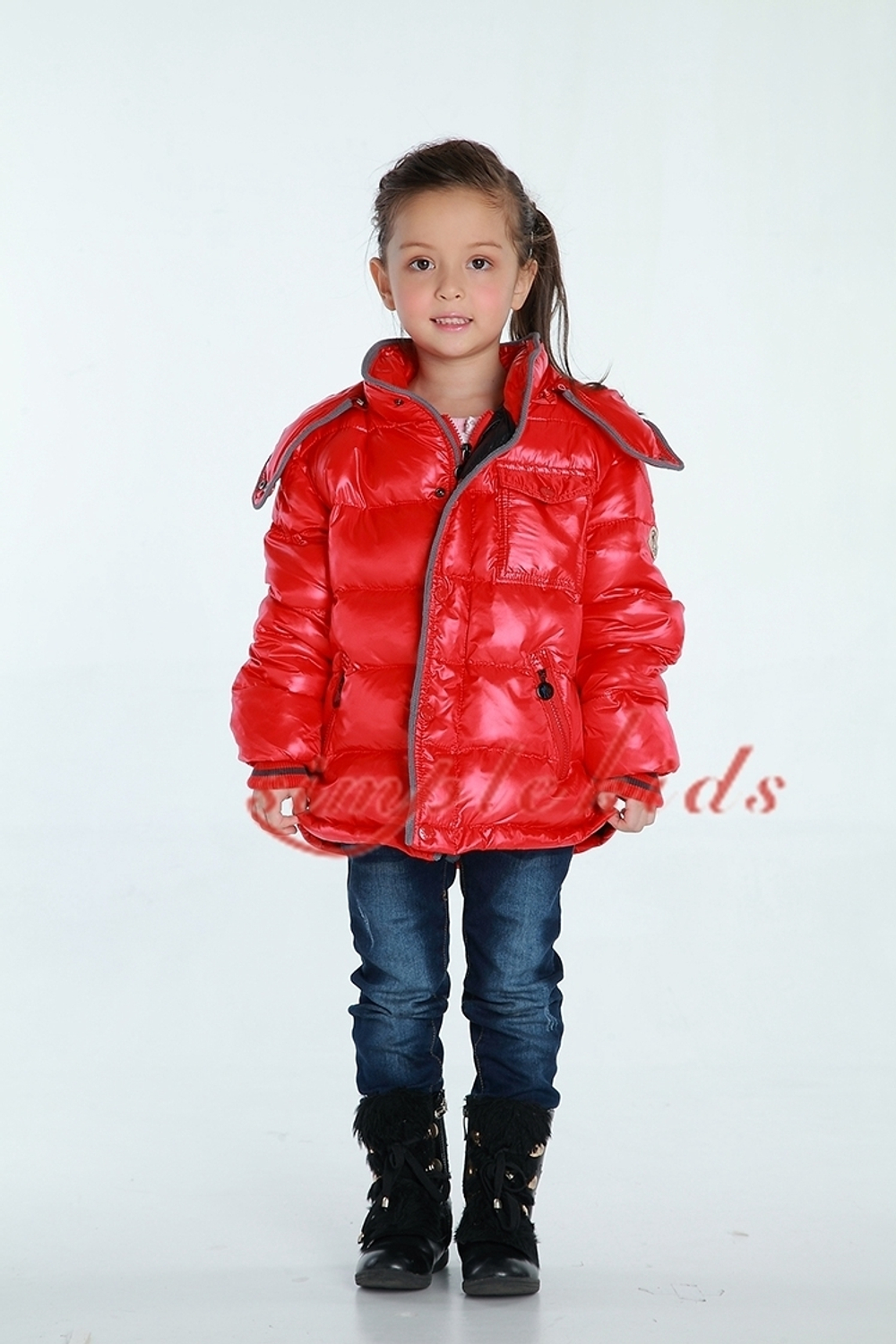Куртка-пуховик детская однотонная с капюшоном и карманами