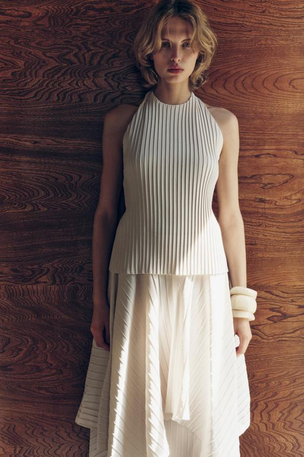 ZARA ТОП С ГОРЛОВИНОЙ ХАЛТЕР И СБОРКАМИ, СВЕТЛЫЙ ЭКРЮ