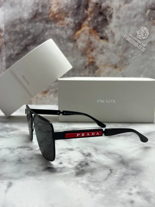 Солнечные очки Prada