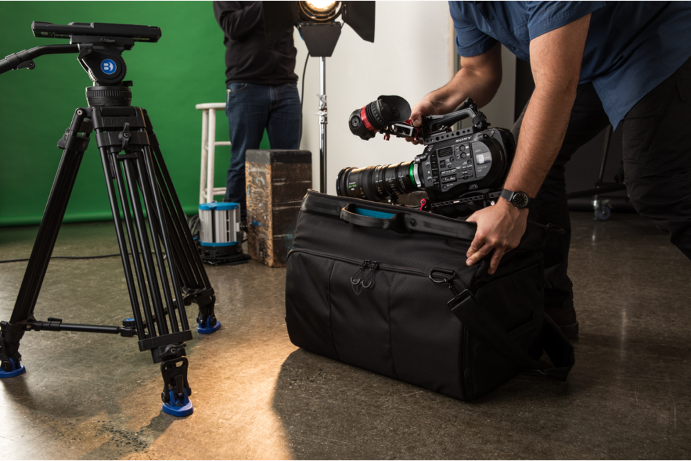 Сумка Tenba Cineluxe Shoulder Bag 24 для видео и фототехники