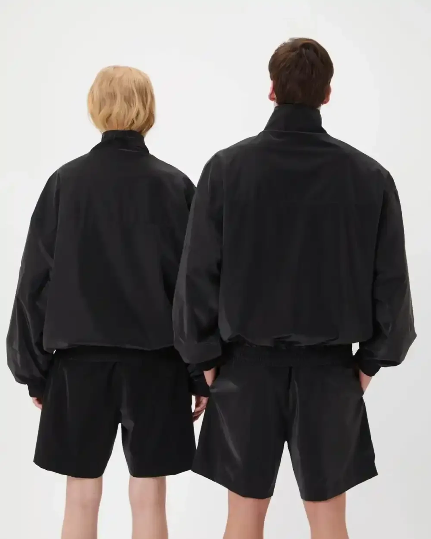 Бомбер-ветровка из нейлона