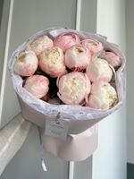 Букет из пионов в розово-белом оттенке 11 шт