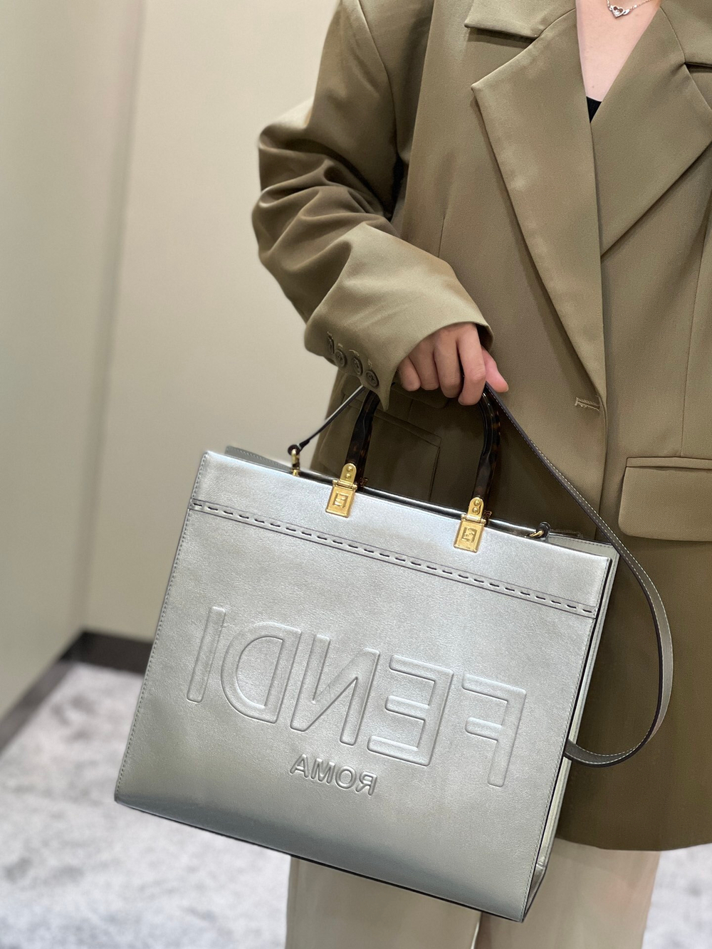 Fendi Sunshine Medium 35 cm