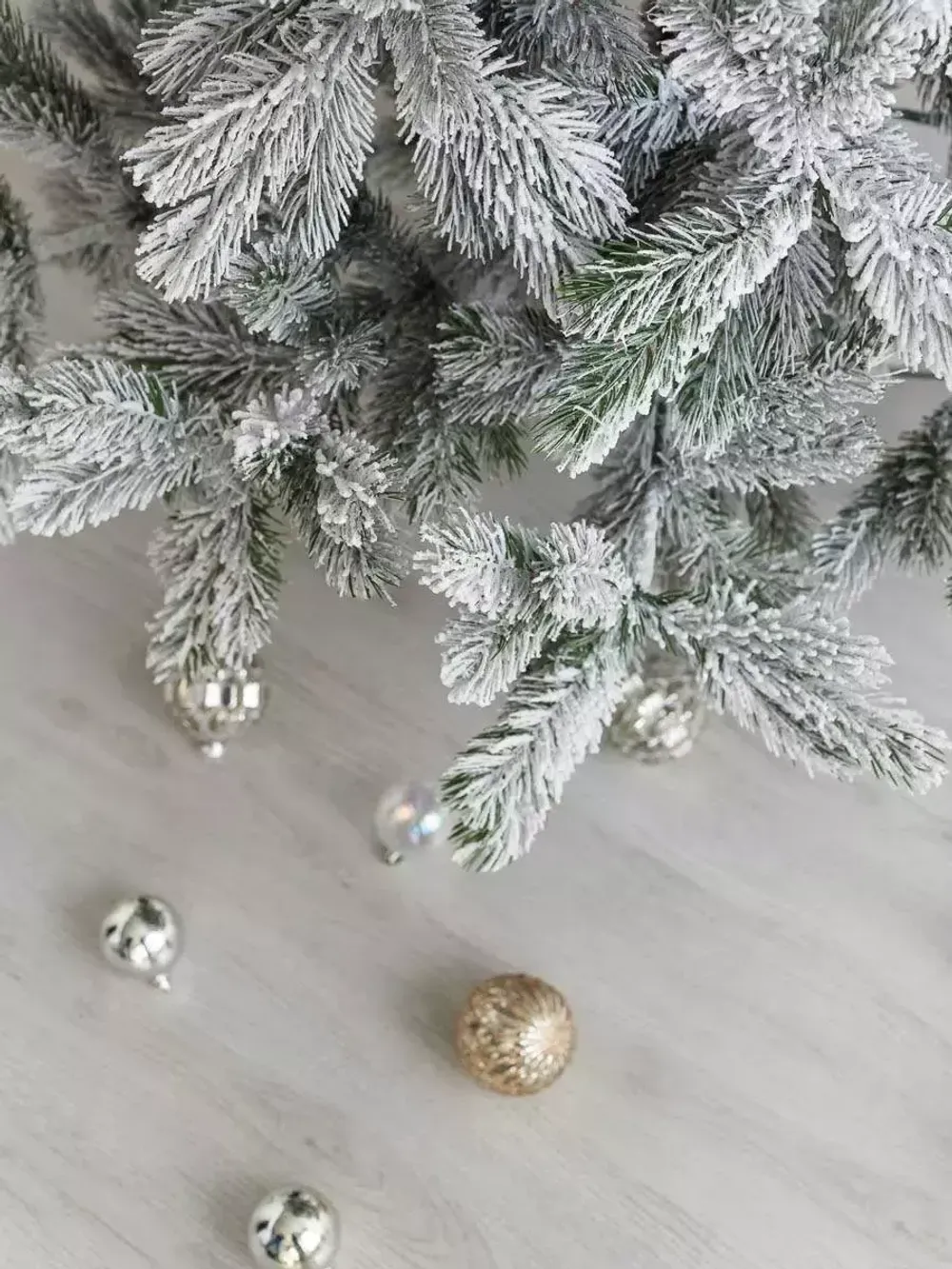 Заснеженная елка «Аляска» GT (Литая хвоя) 150 см / 1,5 м