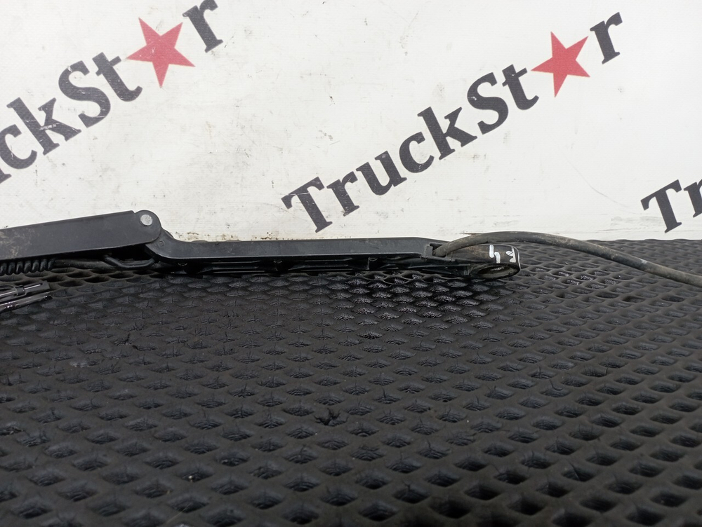 Поводок стеклоочистителя 2023г