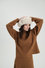 Белая шапка-ушанка