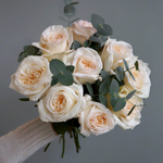 10. Нежный букет из роз White O’Hara