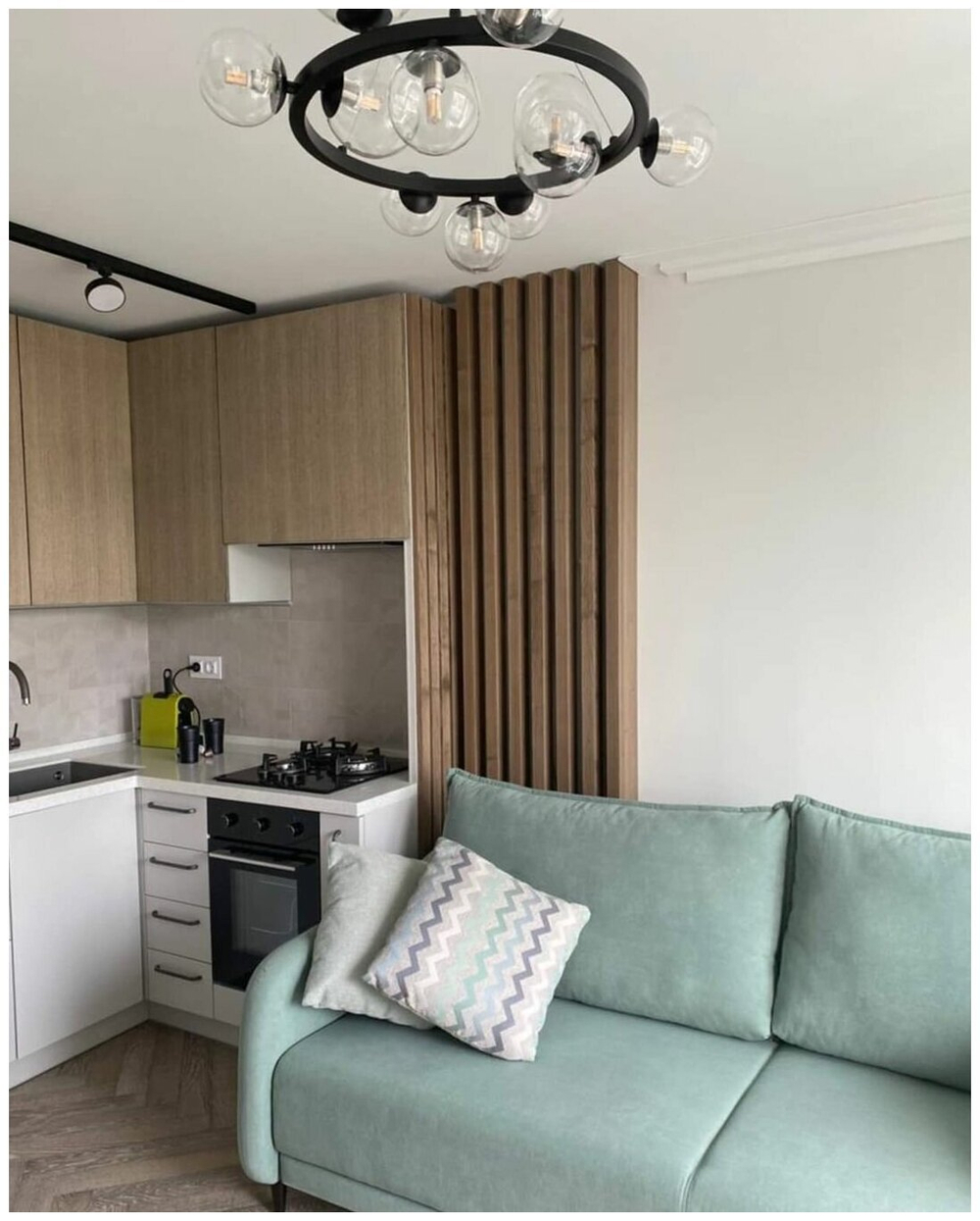 Декор из реек в кухне из Ясеня 40х60мм