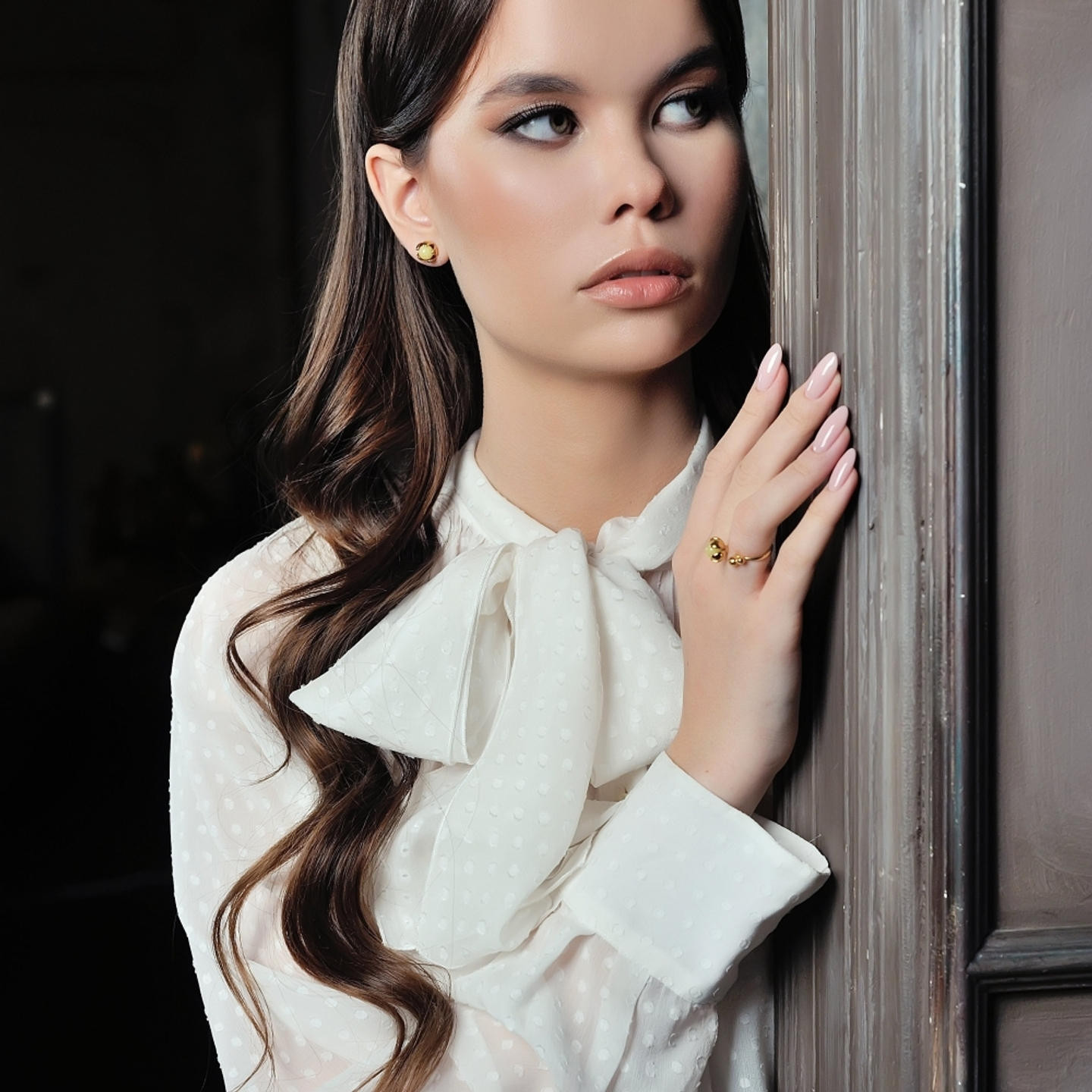 Серьги закрытый бутон с молочным янтарем, позолота