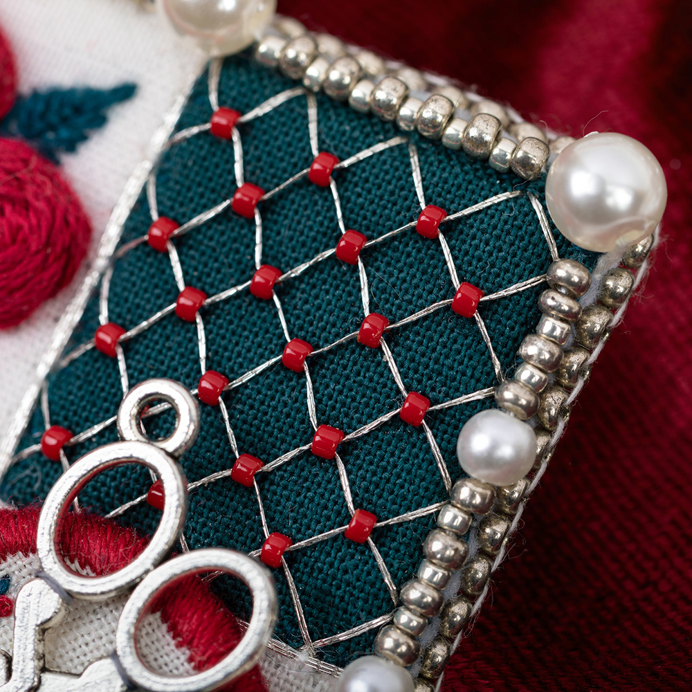 "Klart" набор для вышивания 10-515 "Брошь. Герб вышивальщицы" 4.5 х 9.5 см