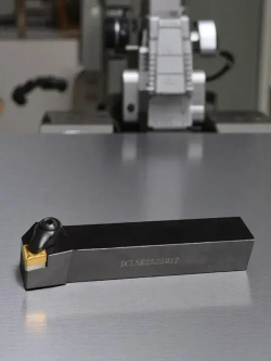 Резец токарный по металлу DCLNR2525M12 державка 1 шт.