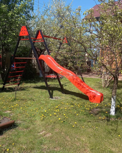 Монтаж уличных качелей Sv Sport с горкой