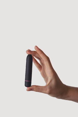 Черная компактная вибропуля Univibe - 9 см.