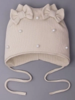 Шапка для девочки осенняя на завязках с бусинами