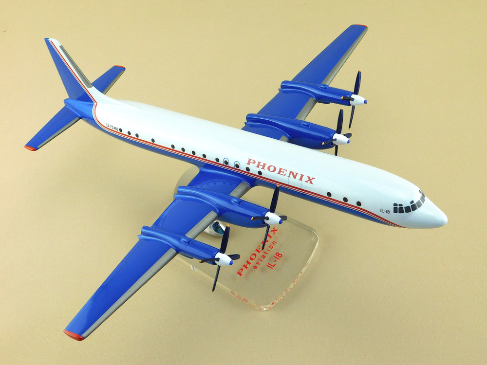 Модель самолета Ил-18 (М1:100, PHOENIX)