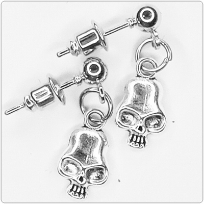 Серьги гвоздики пуссеты  "Черепа".