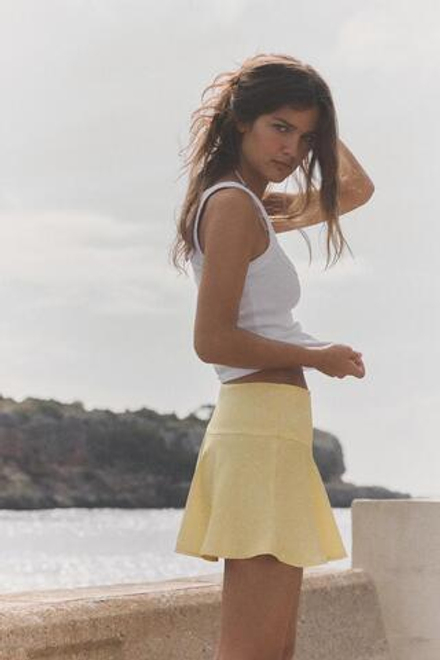 ZARA АТЛАСНЫЕ ШОРТЫ С ВОЛАНАМИ, С ПРИНТОМ