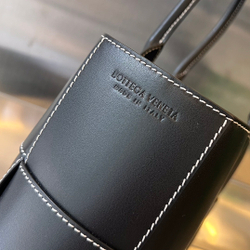 Bottega Veneta Medium Arco Tote Bag 37 cm