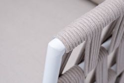 "Диего" кресло плетеное из роупа, основание дуб, каркас алюминий светло-серый (RAL7035) муар, роуп бежевый круглый, ткань бежевая 052