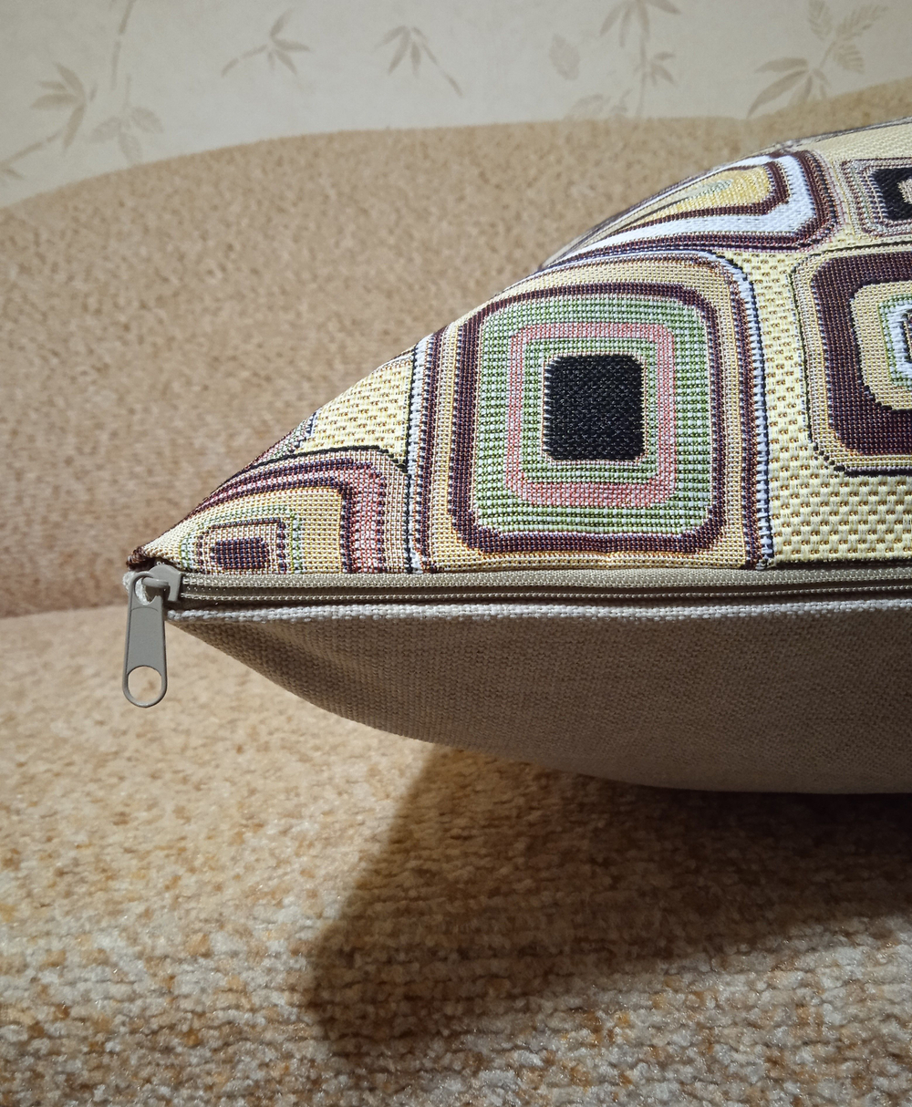 Декоративная гобеленовая наволочка для интерьерной подушки Квадраты 68х47