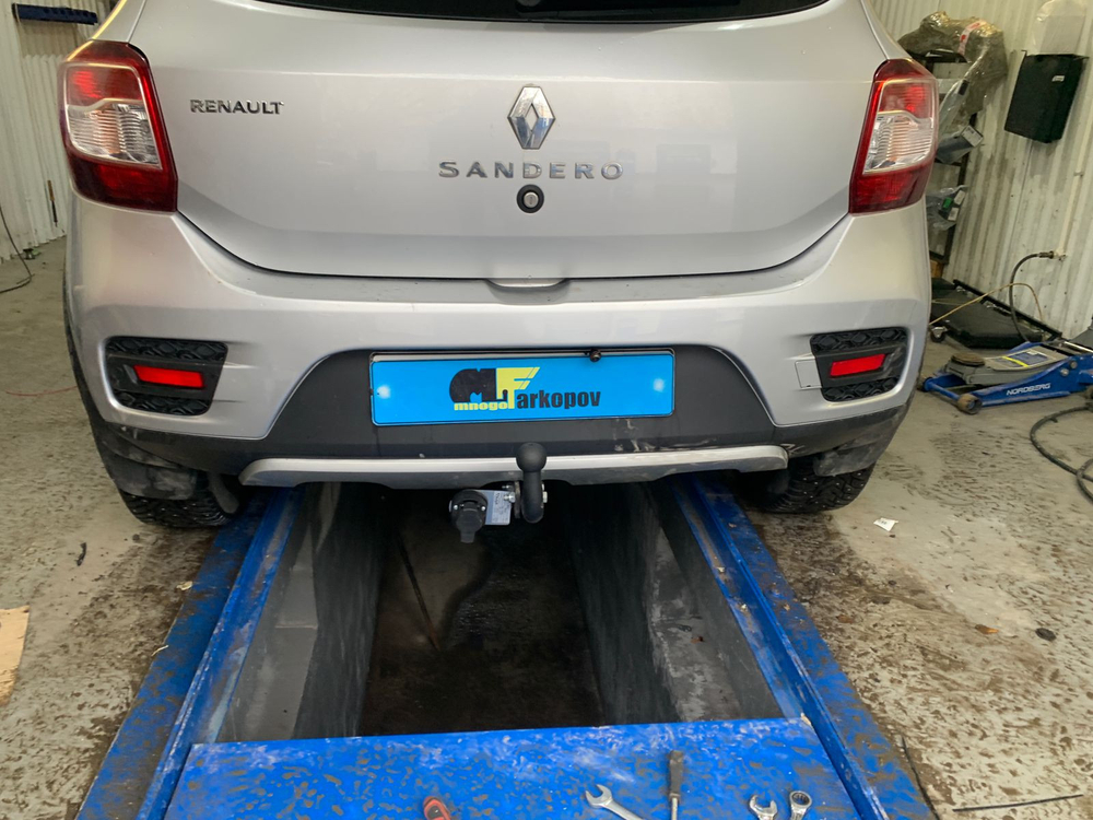 Фаркоп для Renault Logan 2005-2022 без выреза бампера, Renault Sandero 2014-2022. Тип шара: A. Нагрузки: 1200/75 кг, RN 15