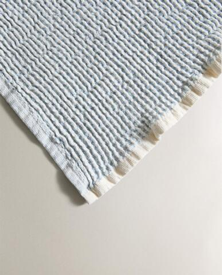 ZARA HOME БАННОЕ ПОЛОТЕНЦЕ С ВАФЕЛЬНЫМ УЗОРОМ, ЭКРЮ/СИНИЙ