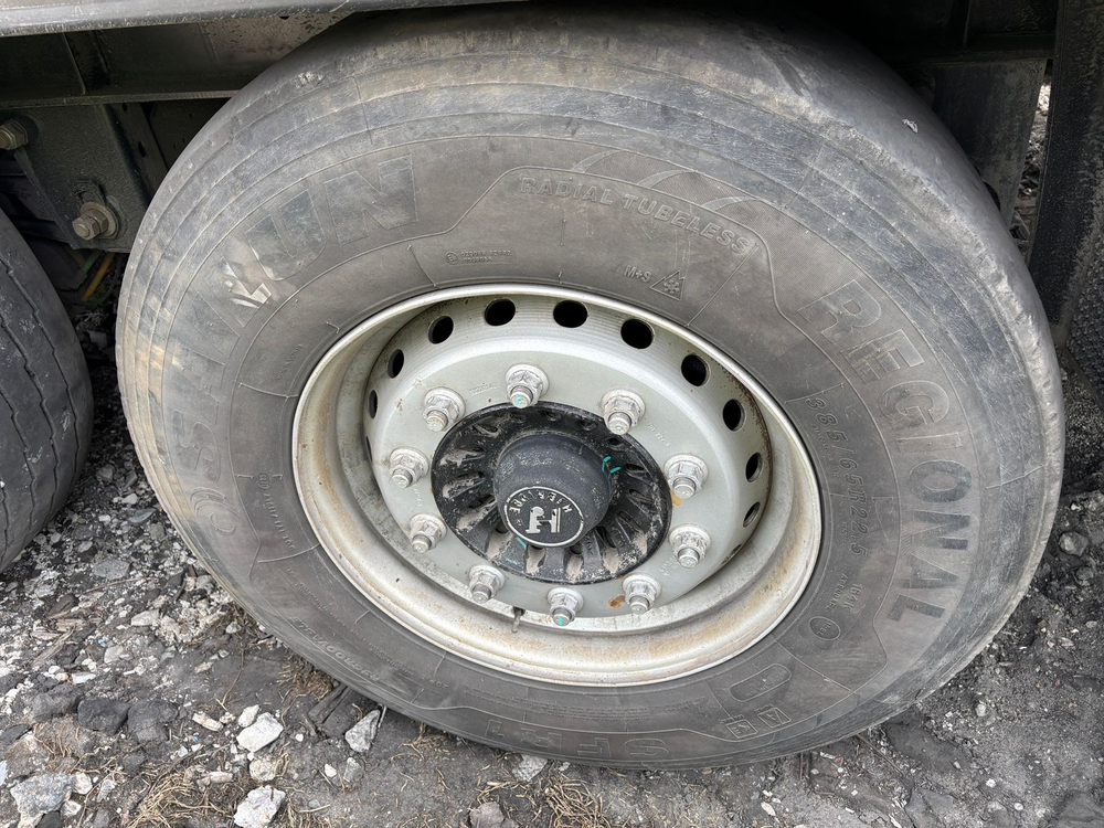 BONUM 9142* Полуприцеп шторный 914296-04 (длина 13,62 м., 38 000 кг)