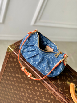 Louis Vuitton Pochette Valley