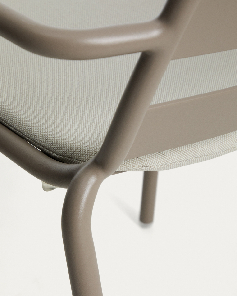 Уличный стул Joncols из алюминия с отделкой цвета таупе